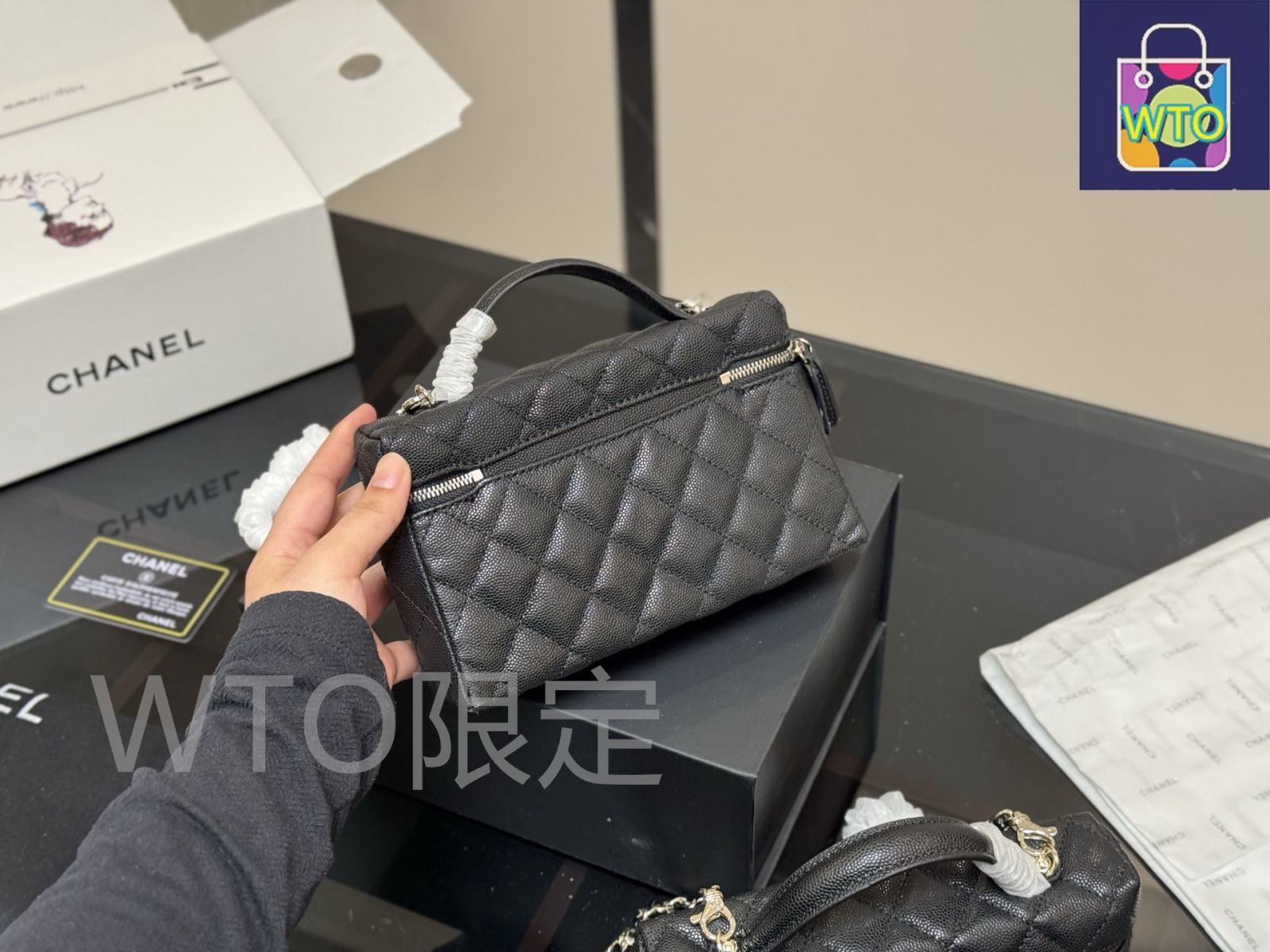 ガーリーで大人可愛い♡CHANEL Hobo ショルダーバッグ 小脇に抱えられる形が便利 CHANEL スモールホーボーバッグ