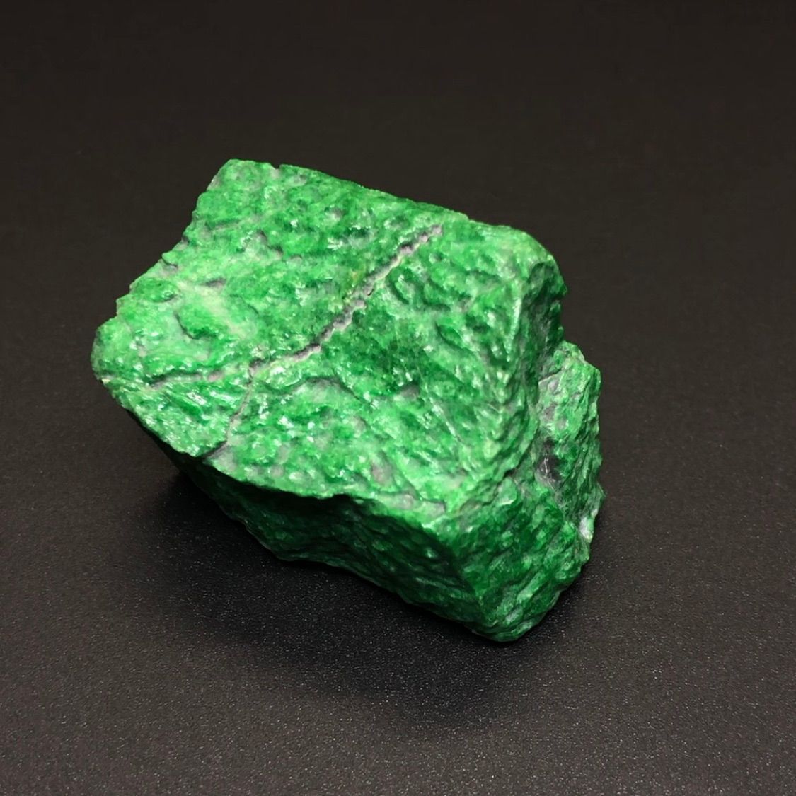 本翡翠 ミャンマー産 乾青（干青）翡翠 原石・置物 グリーン 40.75g