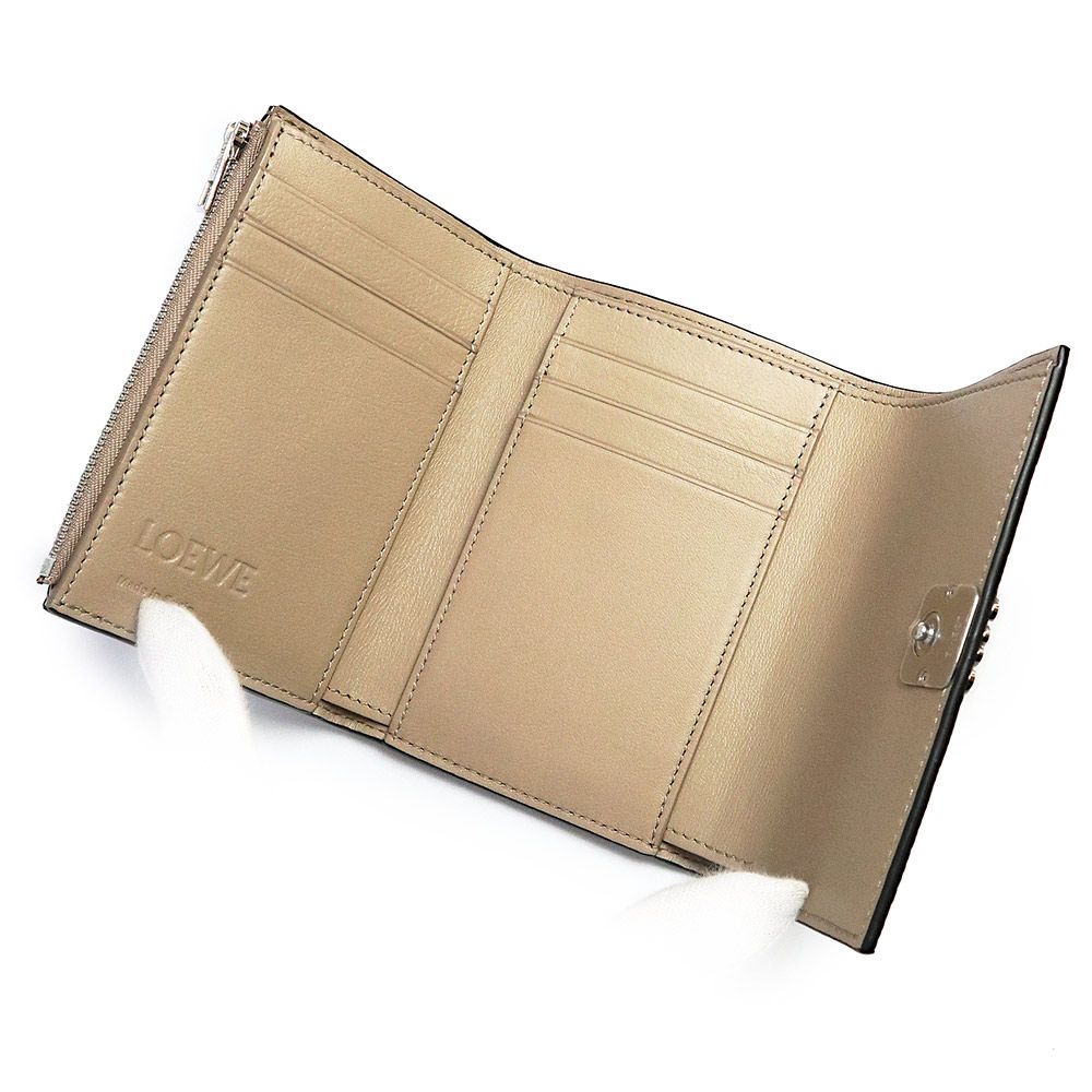 新品　LOEWE アナグラム コンパクトウォレット　ペブルグレインカーフ　サンド 新品 LOEWE アナグラム コンパクトウォレット ペブルグレインカーフ