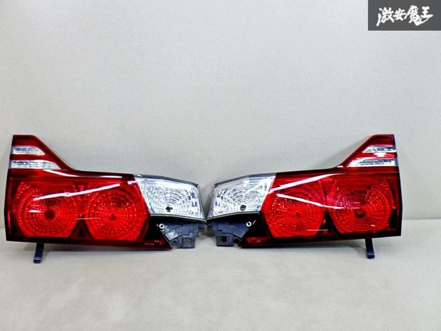 トヨタ アルファード10系 純正 テールランプ ガーニッシュ付き 左右上下セット トヨタ アルファード10系 純正 テールランプ ガーニッシュ付き