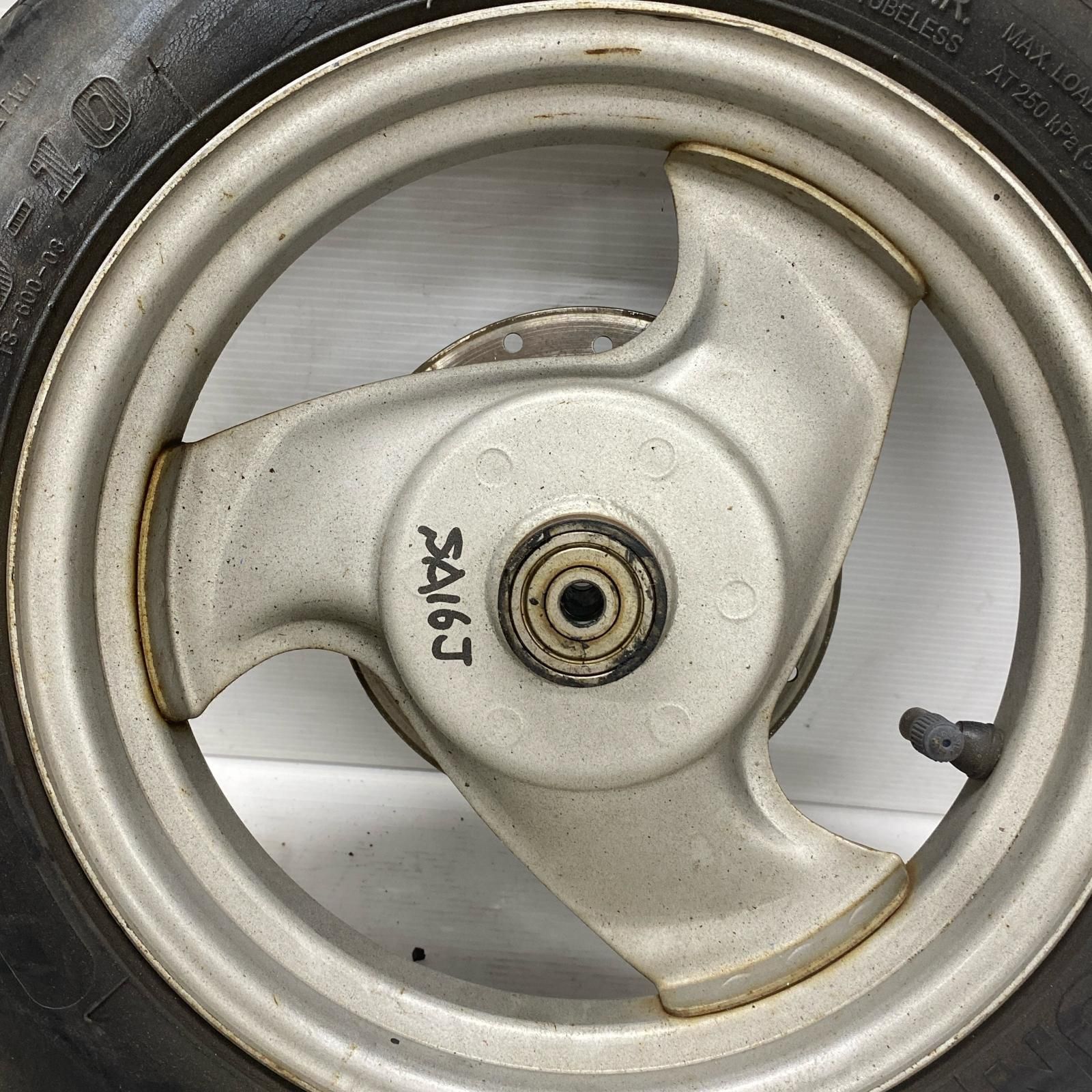 YAMAHA ジョグ (2サイクル) フロントホイール ヤマハ [M-250801-60] YAMAHA ジョグ (2サイクル) フロントホイール ヤマハ - メルカリ