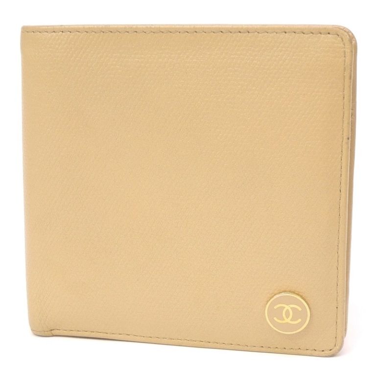 CHANEL ベージュ レザー二つ折り財布 シャネル CHANEL 二つ折り財布 ベージュ レザー - メルカリ
