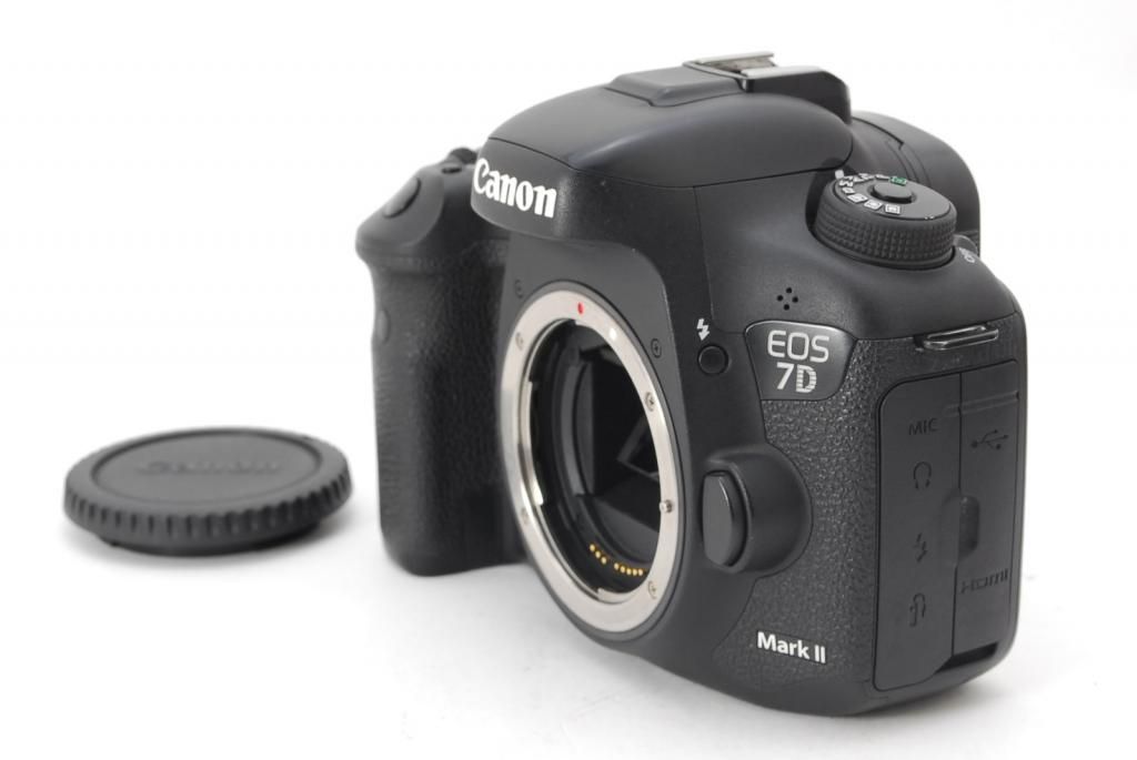 ❤️ハイスペック一眼！付属品充実✨☆キヤノン Canon EOS 7D Mark II