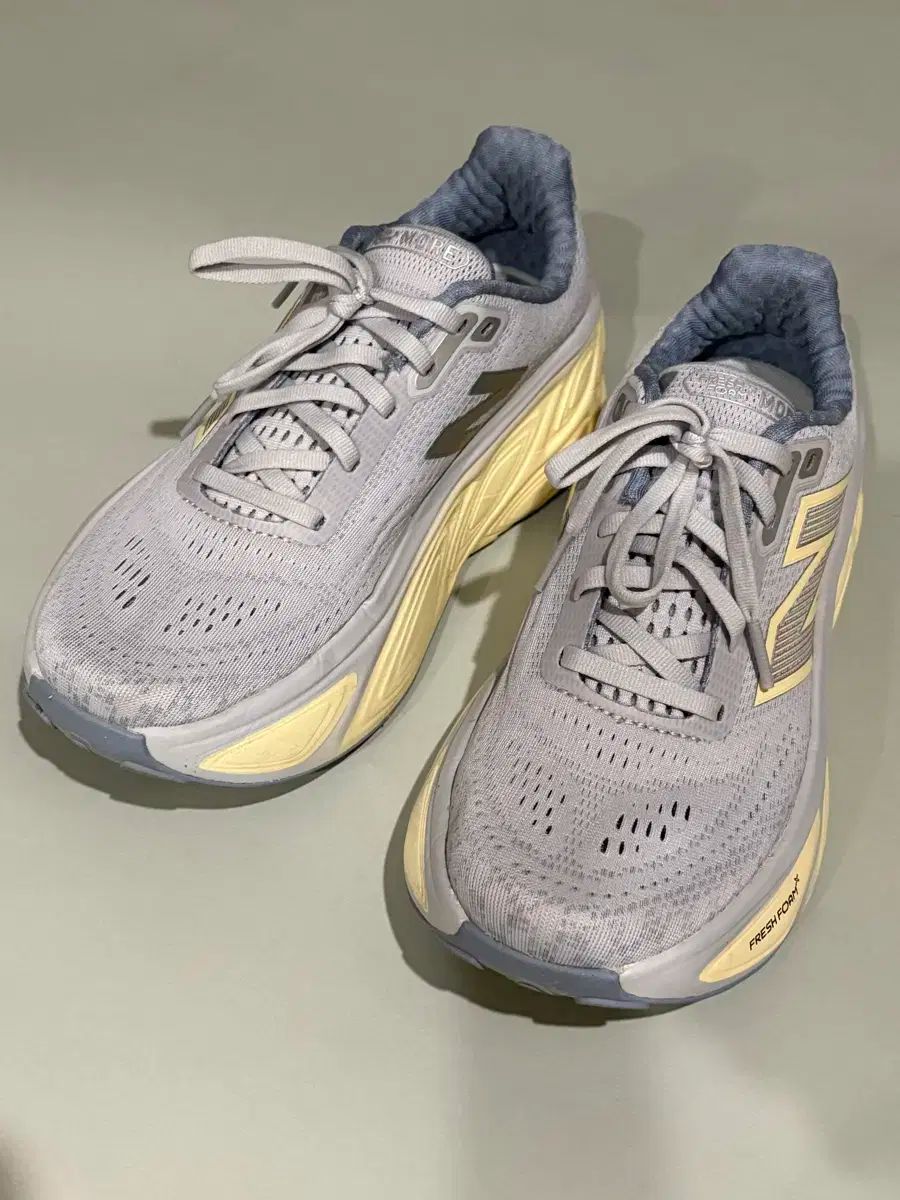 New Balance ニューバランス V5 レディース 240mm