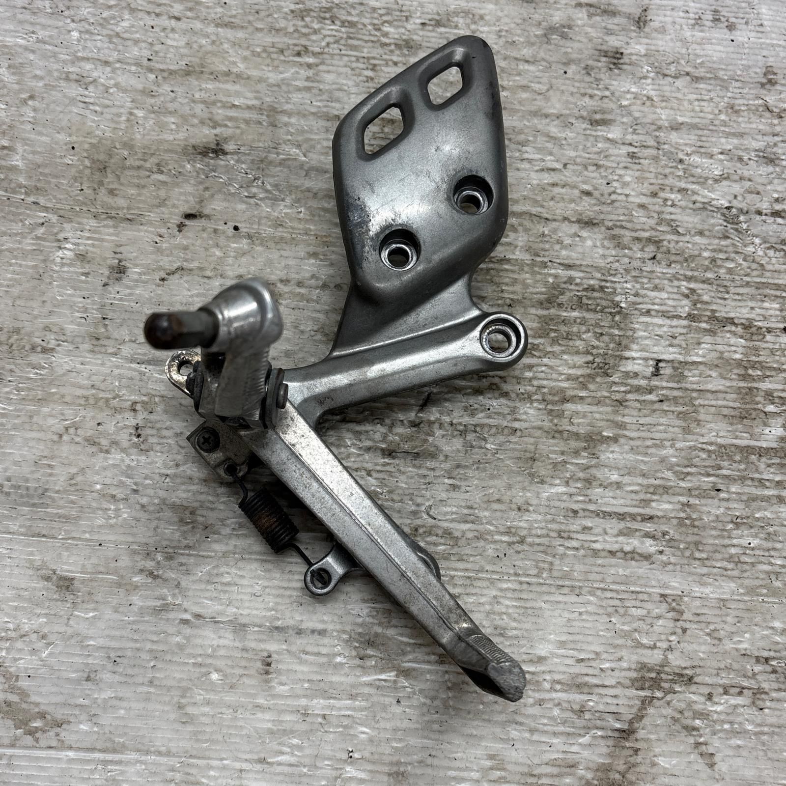 SUZUKI バンディット250 GJ77A ステップ ASSY 右 スズキ