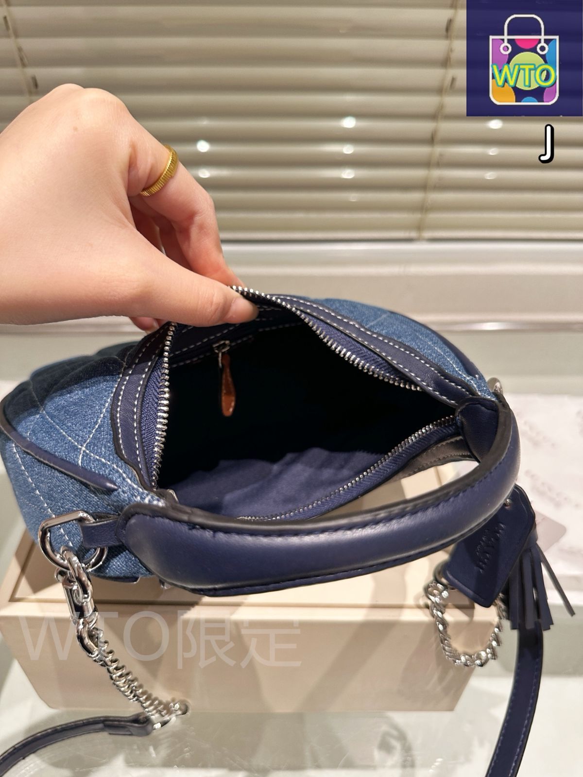 Coach ムーンバッグ