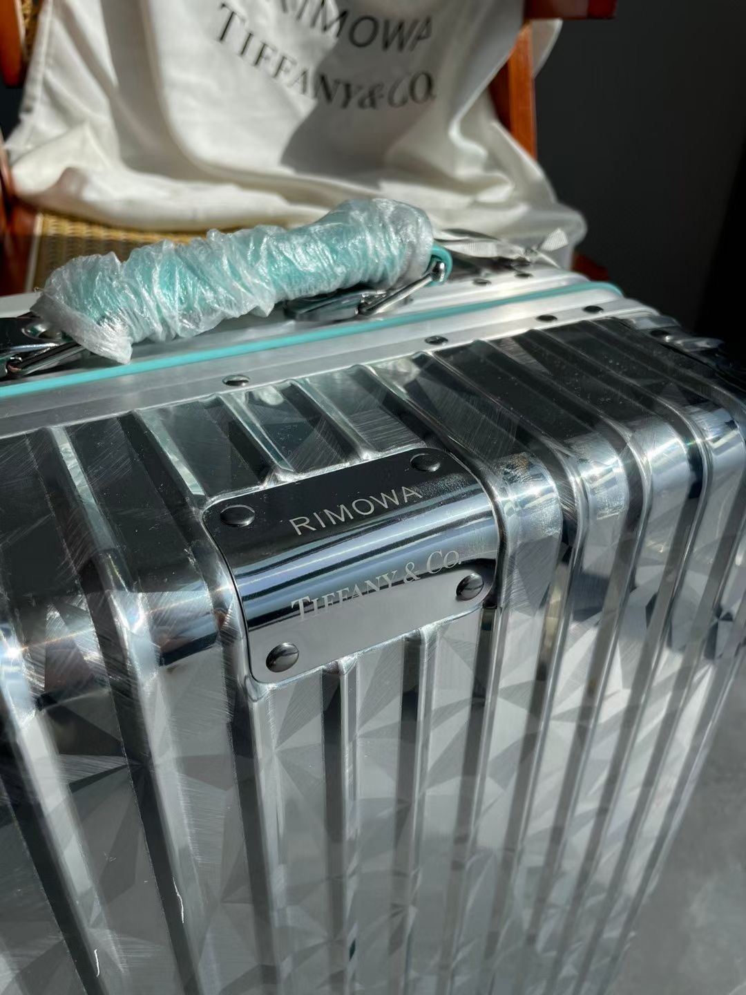 新品未使用 RIMOWA × Tiffany & Co. スーツケース コラボ - メルカリ 新品未使用 RIMOWA × Tiffany & Co. スーツケース コラボ - メルカリ