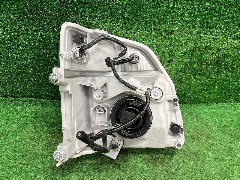 キャリィ DA16T 左ヘッドランプ ヘッドライト 特装ベース車キャブシャシーアオリなしエアコン付 コイト 100-59296 35320-82M01 26U