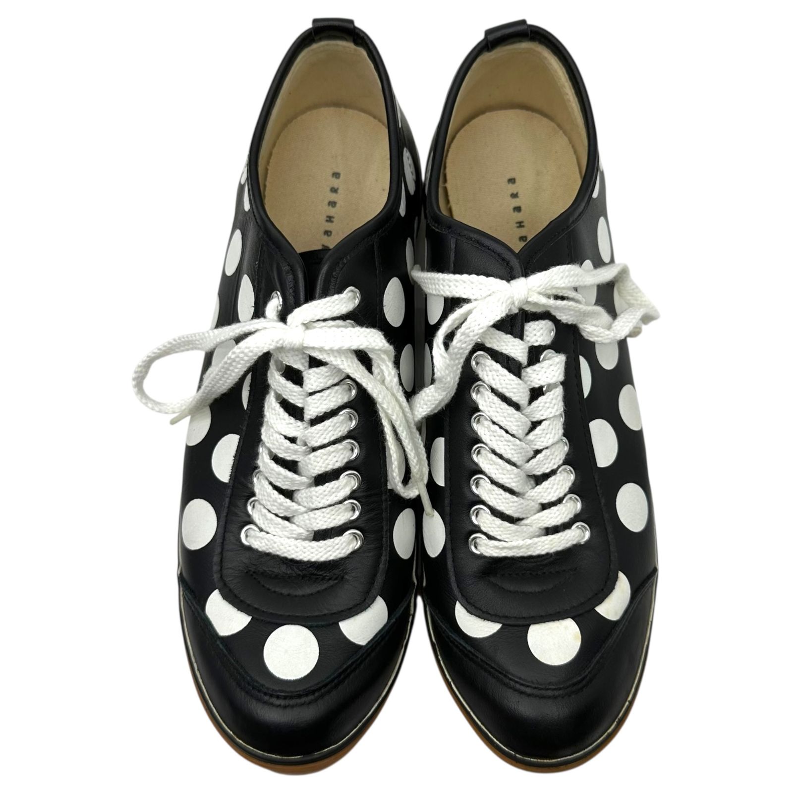 ララ sunao kuwahara(スナオクワハラ) Leather sneakers with dot