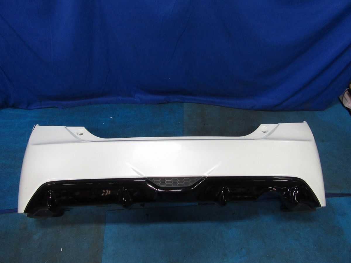 トヨタ 30 ZVW30 プリウス G’s ジーズ 純正 リアバンパー パール 070 切れ ジャンク