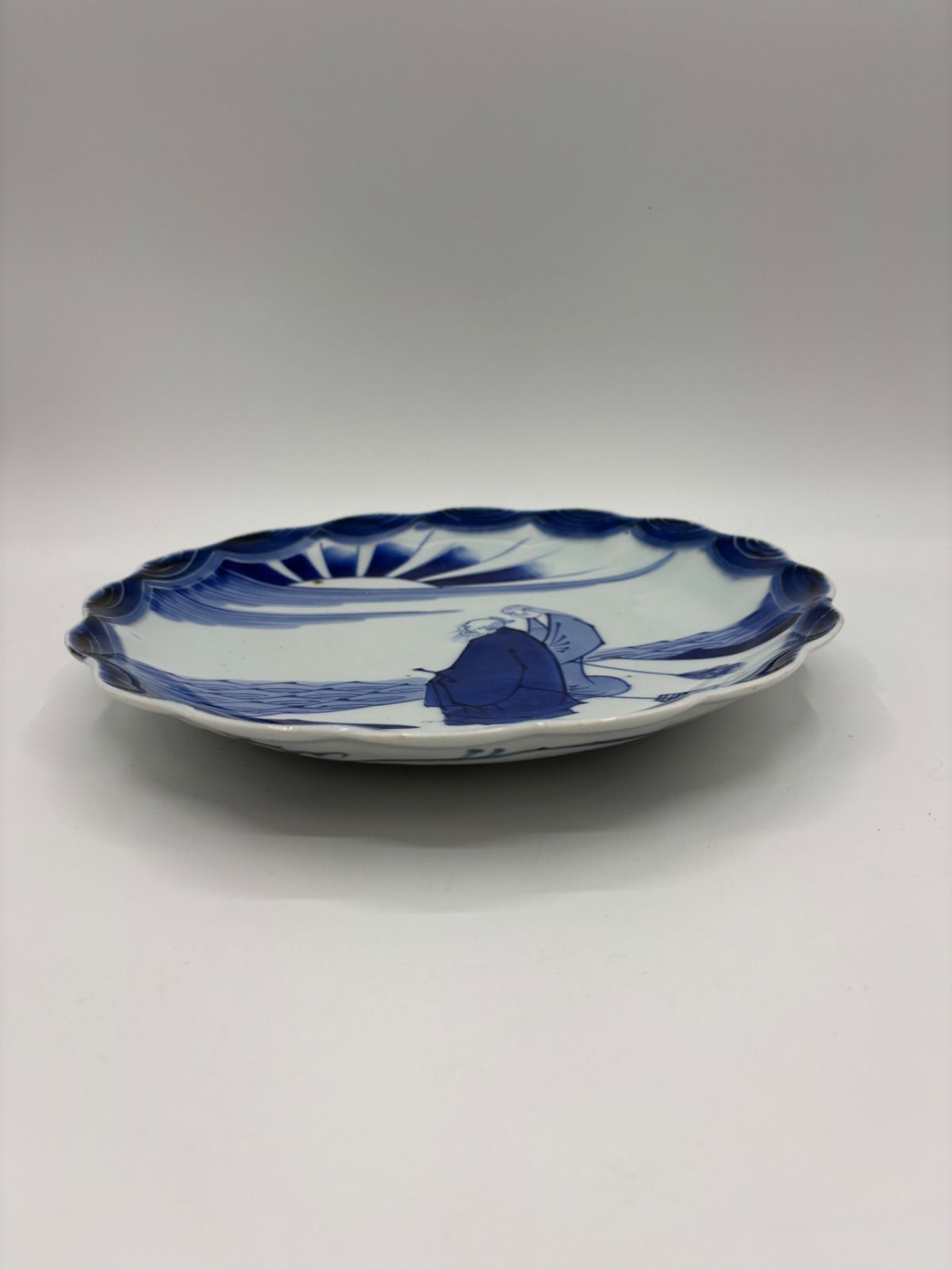 志田窯（古伊万里）邸宅図　皿 古伊万里 志田窯 【染付 花葉文皿】(27) 28.5センチ - メルカリ
