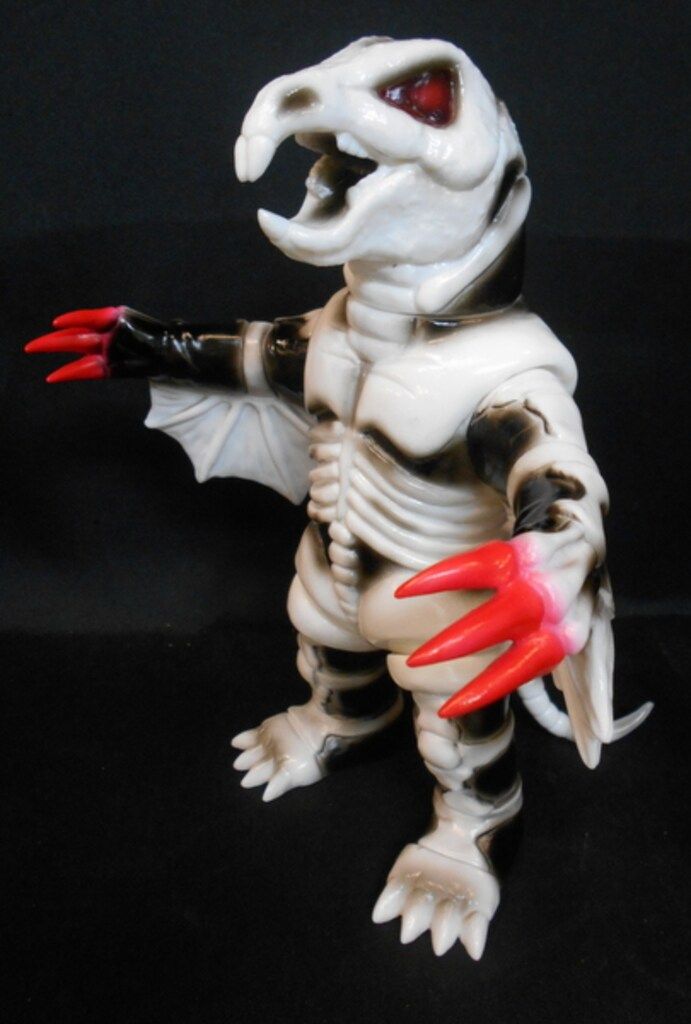 メディコムトイ【未開封！】 東映レトロソフビコレクション　人造人間キカイダー Amazon.co.jp: 東映レトロソフビ メディコム 再生カブトガニエンジ