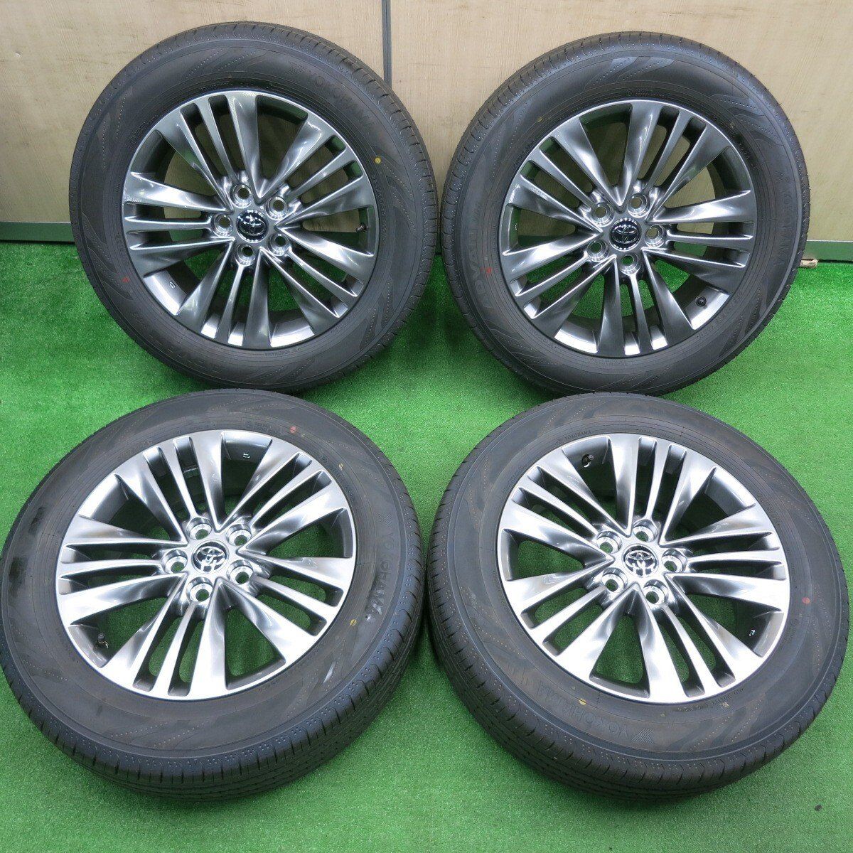 新車外し 24年 トヨタ 40系 アルファード Zグレード 純正 225|60R18 ヨコハマ アドバン V03 18インチ PCD120|5H 4112610TNノ