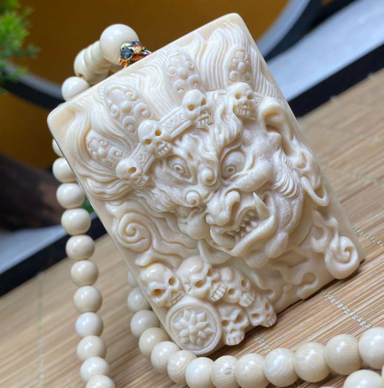 天然マンモス牙美しい手作り彫刻象神仏札の ネックレス
