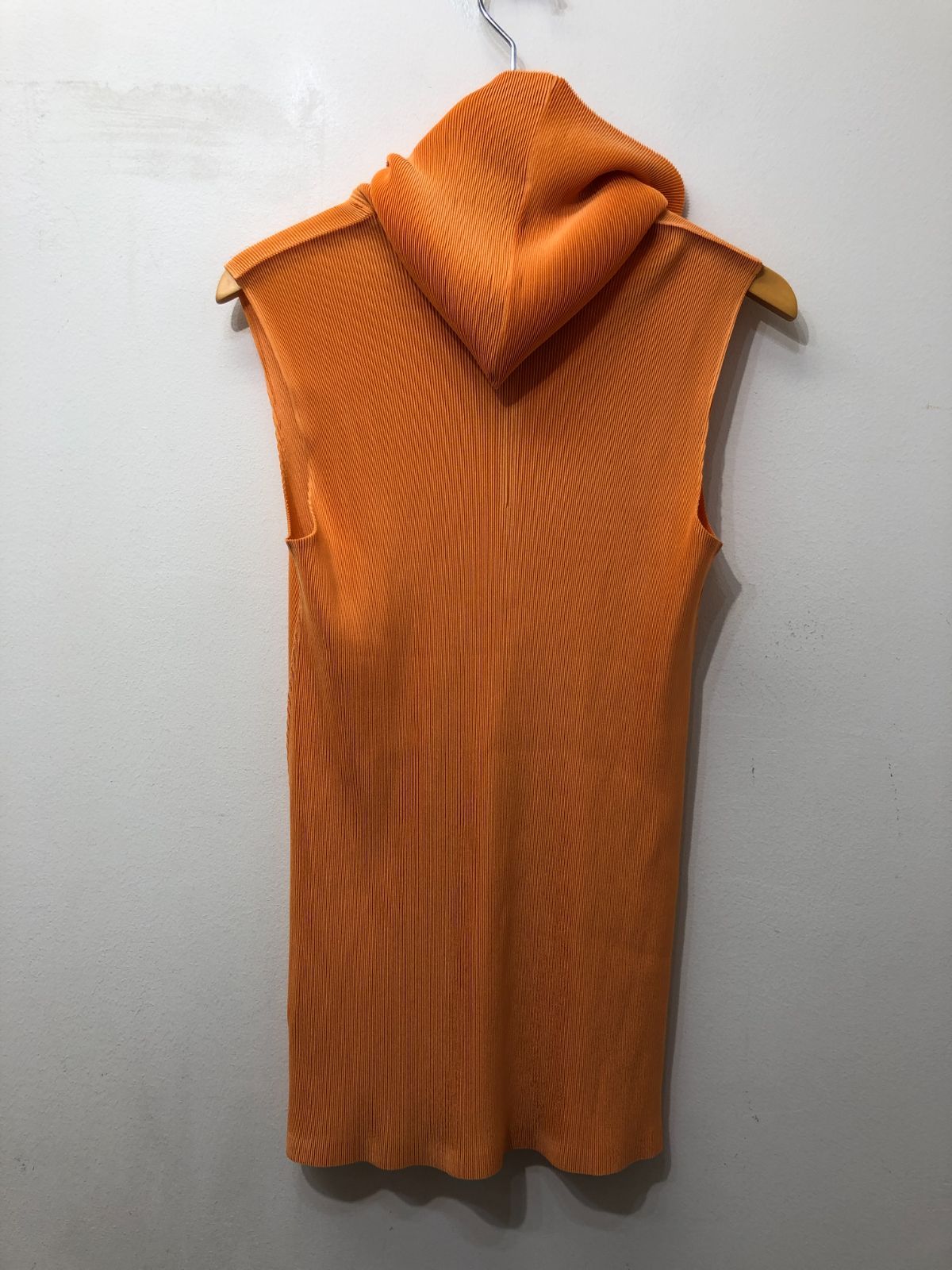 542 PLEATS PLEASE プリーツプリーズ イッセイミヤケ フード付きノースリーブカットソー 3 オレンジ
