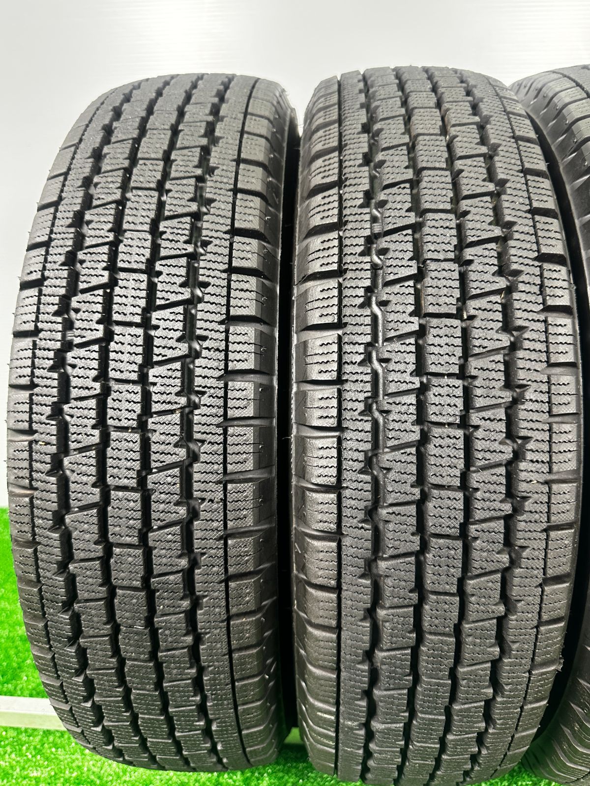 145 R 12 LT 6 PR ブリヂストン W 300 4本 冬タイヤ TA 057