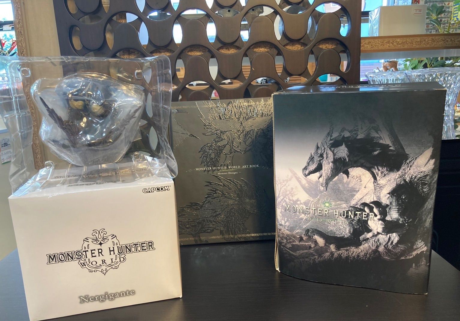 モンスターハンターワールドコレクターズエディション フィギュアとアートブックのみ モンスターハンターワールド コレクターズエディション
