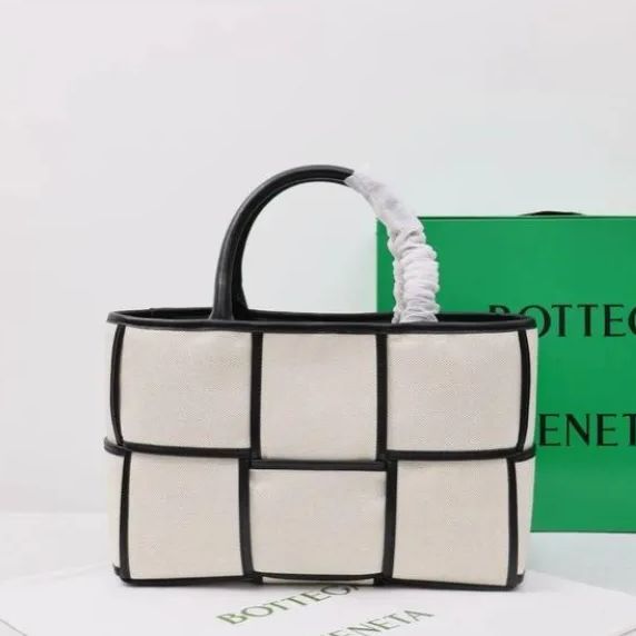 BOTTEGA VENETA ミニ アルコ トートバッグ - メルカリ 