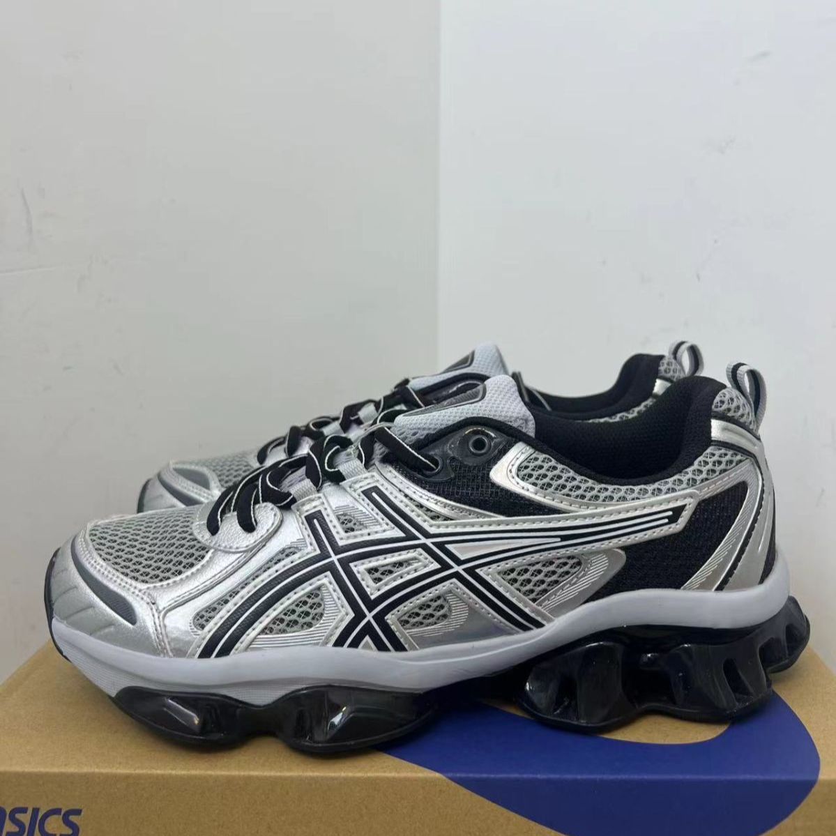 新品未使用 アシックス Asics GEL-Quantum Kinetic スニーカー