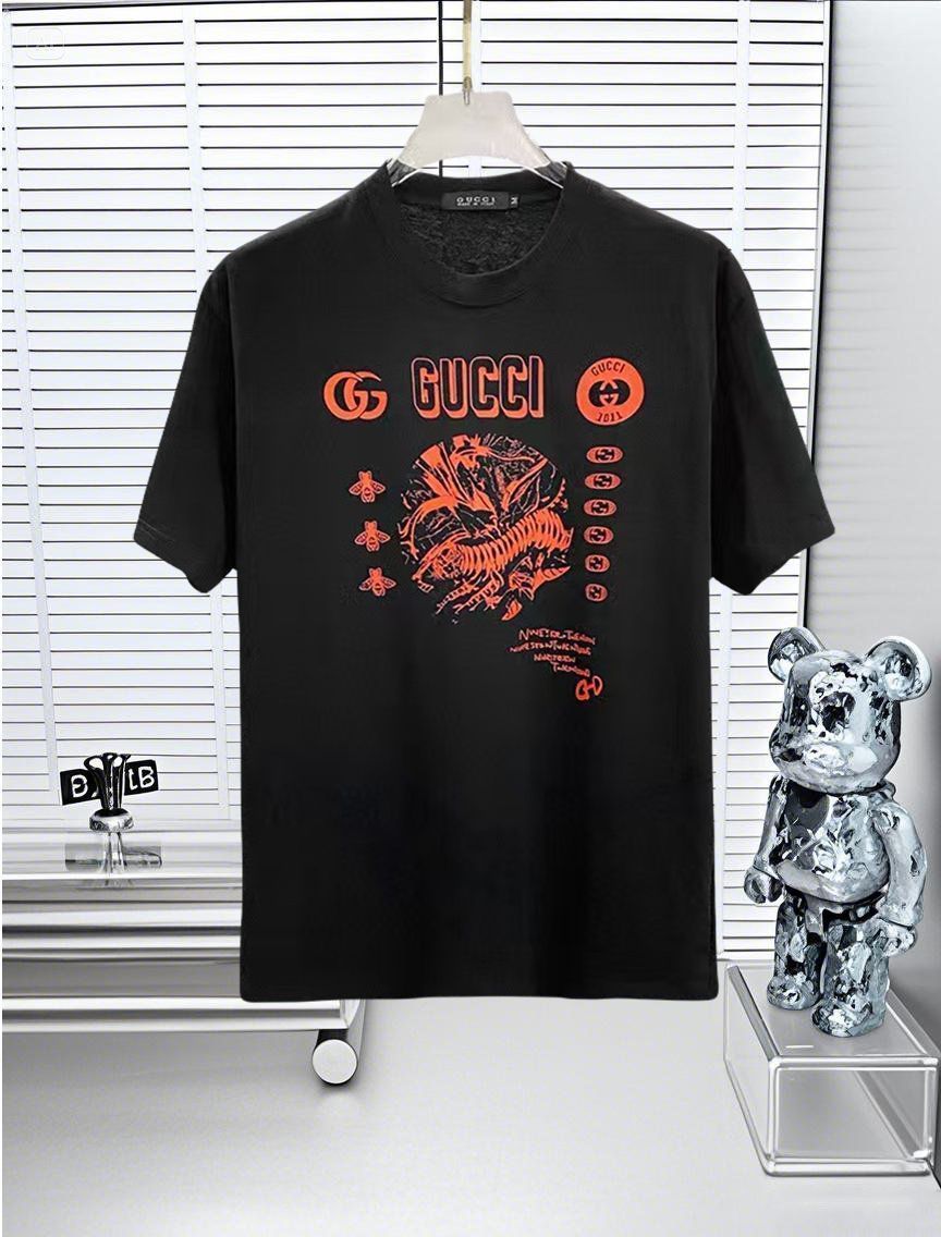 今日 GUCCI グッチ 25SS プレミアムプリント T シャツ
