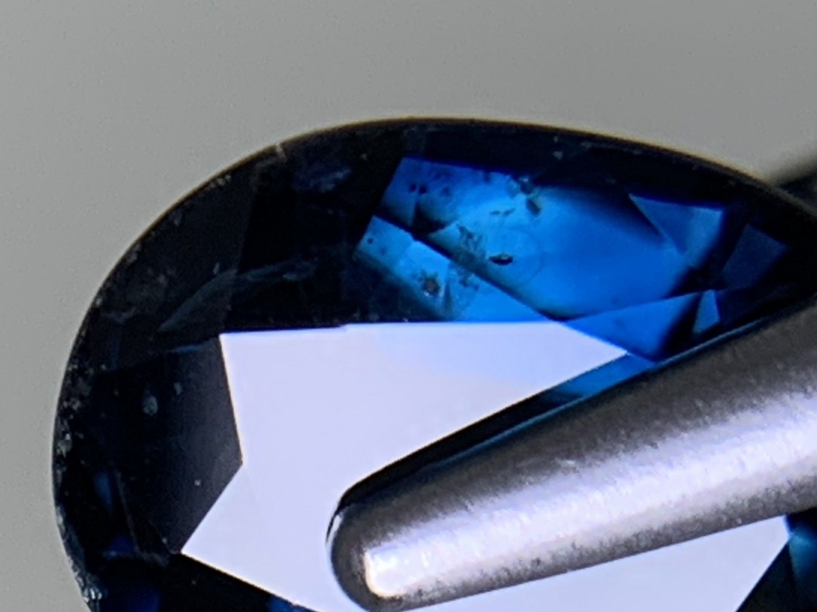 サファイア 天然 1.377ct 中央宝石ソーティング付き 7.59㎜×6.04