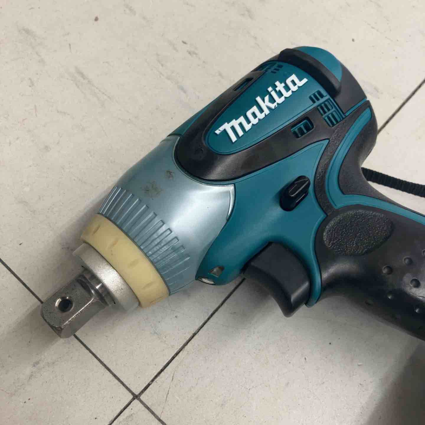 中古品】 マキタ/makita コードレスインパクトレンチ・TW152DRFX 