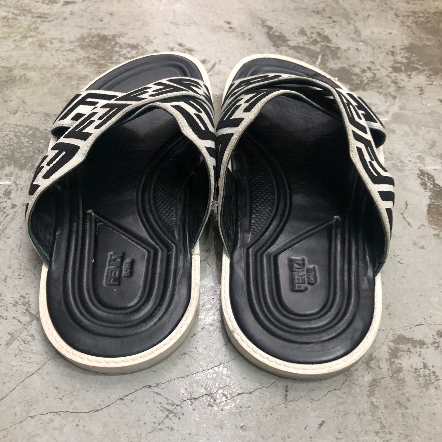 FENDI ズッカ柄 レザー サンダル X1222 フェンディ 7 75701A1 - メルカリ