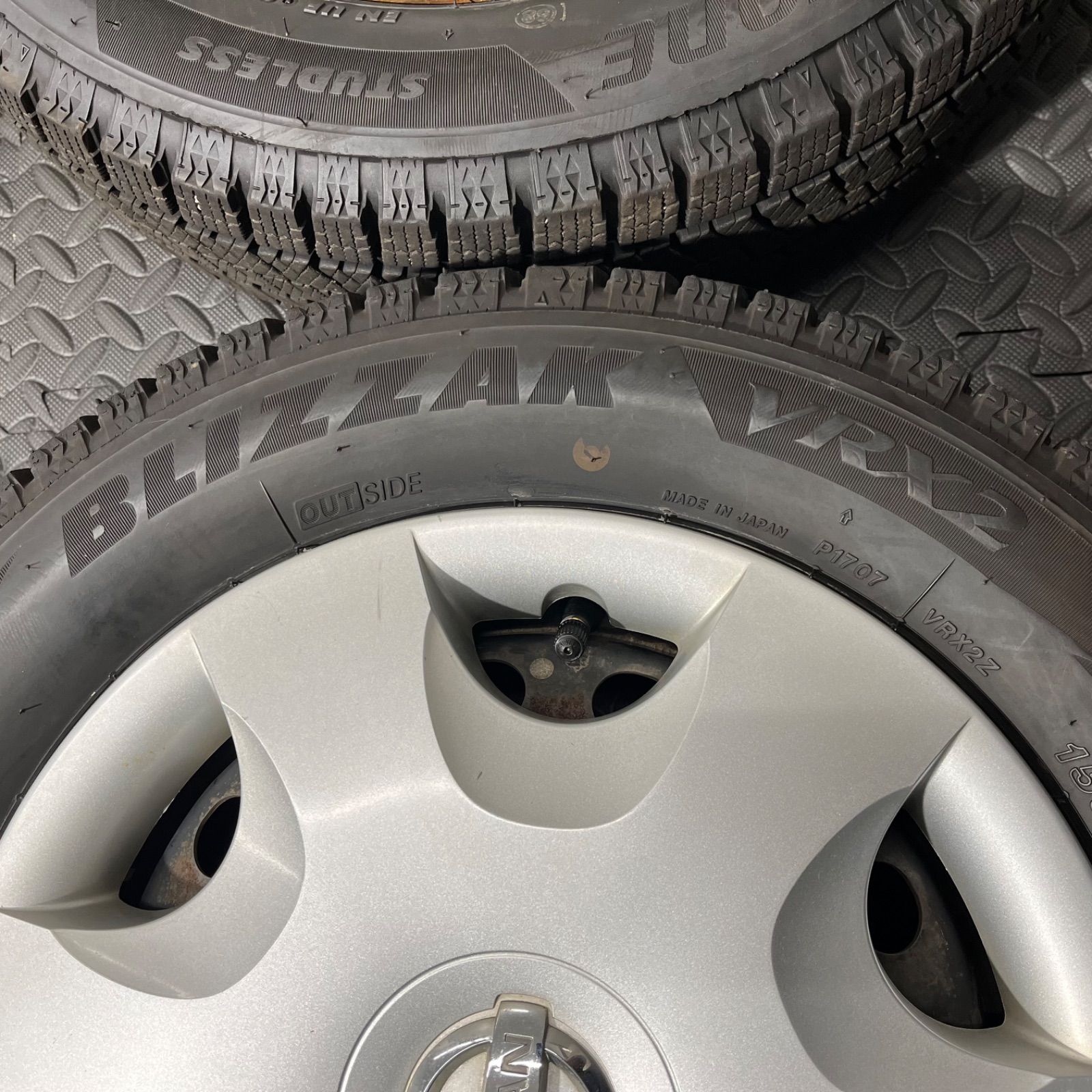 スタッドレスタイヤ