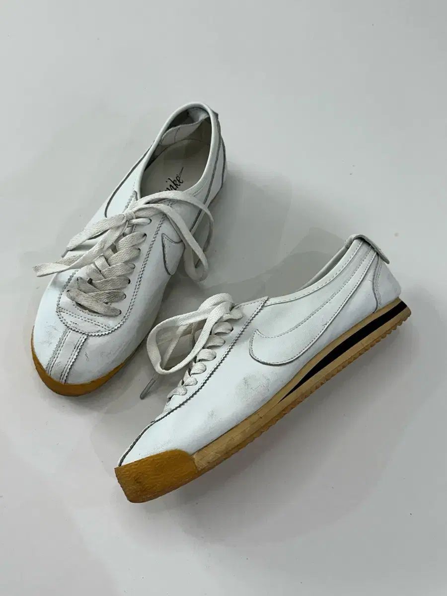 【雷市場（ポンジャン）商品韓国直送】 NIKE(ナイキ) コルテッツ 72 255