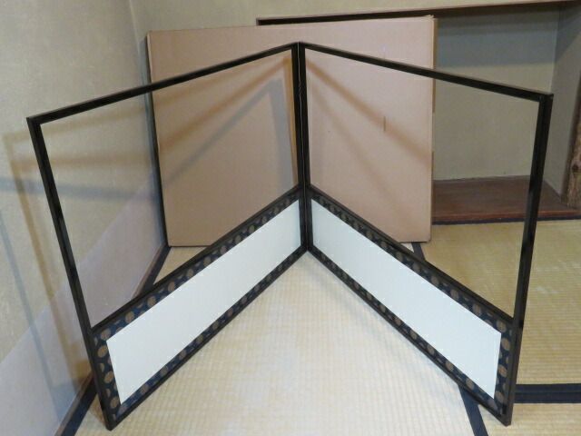 十月◆特売品 黒漆塗縁 唐松裂地 裏鷲子 両面使 二尺四寸 京間用腰風炉先 税込