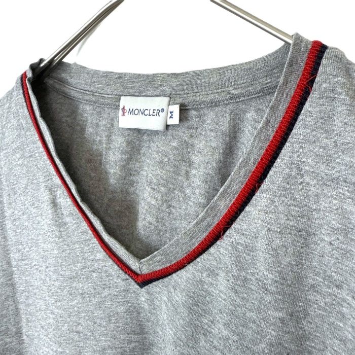 モンクレール MONCLER VネックTシャツ ライン ロゴワッペン