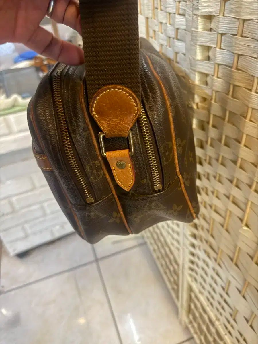 販売