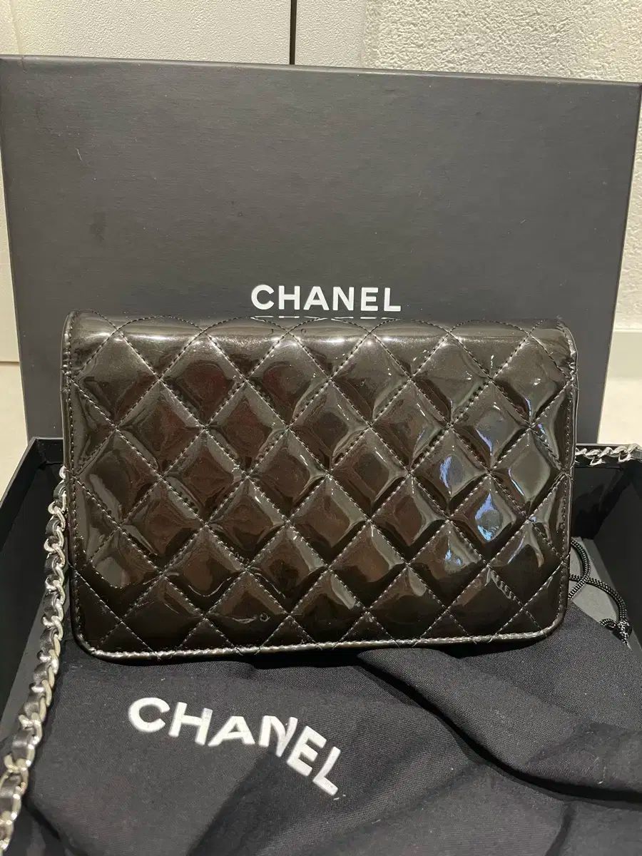 パテントレザー woc