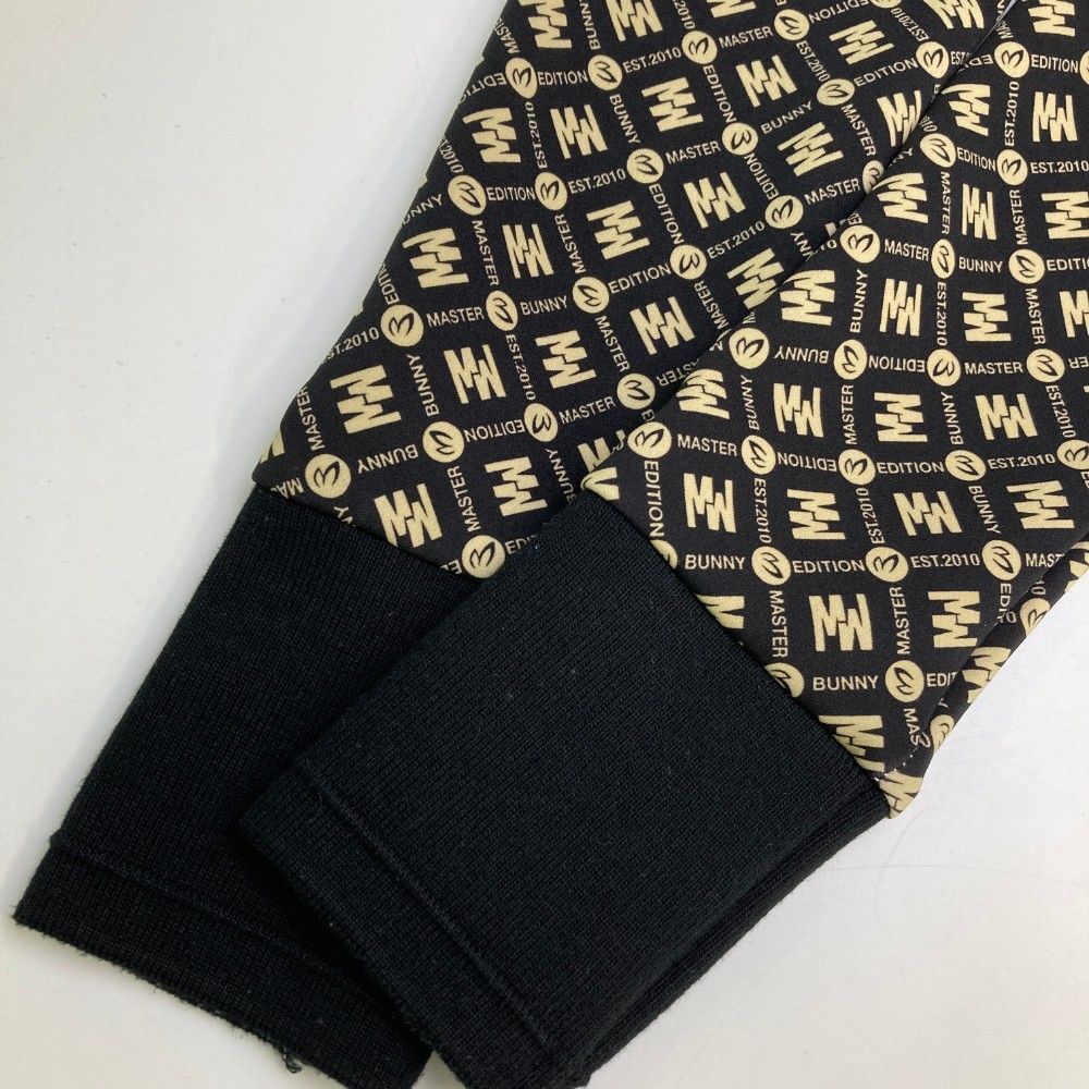 サイズ：1 MASTER BUNNY EDITION マスターバニーエディション  ハイネック 長袖Tシャツ 総柄 ブラック系 [240101468927] ゴルフウェア レディース ストスト サイズ：1 MASTER BUNNY EDITION マスターバニーエディション