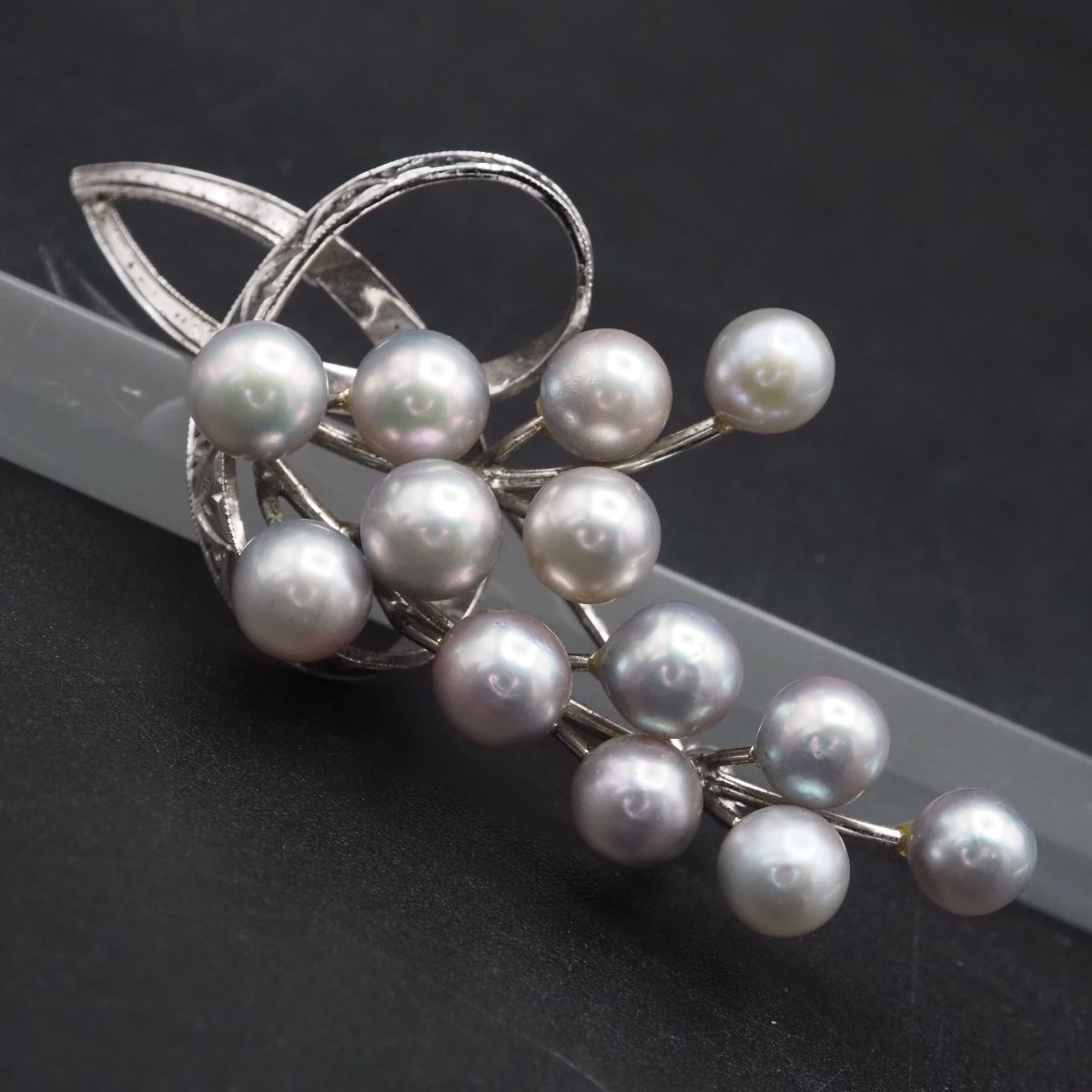 F358 本真珠 6.1-6.9m13珠 パール STERLING刻印 ブローチ グレー系 デザイン シルバー コサージュ 6月誕生石