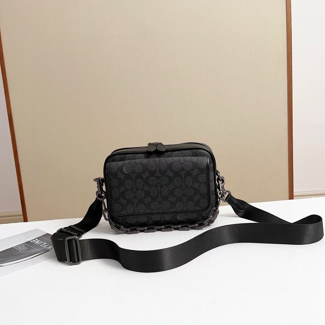 COACHメンズ ショルダーバッグ クロスボディバッグ CR712 - メルカリ 