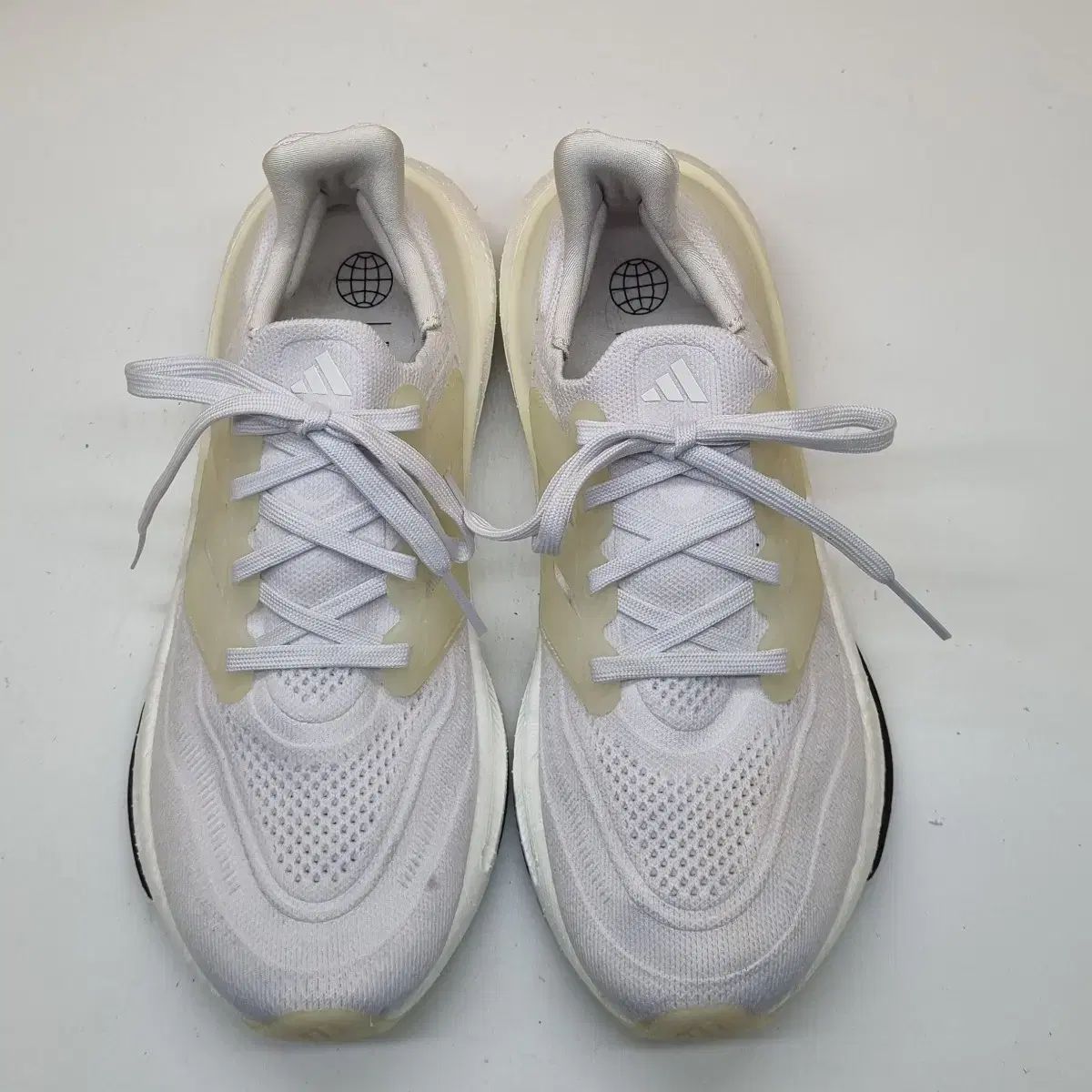 アディダス ウルトラブースト22 レディーススニーカー 24センチ