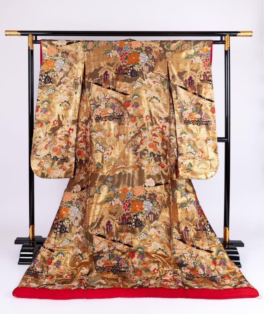 50%OFF! 125,000円→62,500円】花嫁色打掛け 金色/白刺繍 御所車 