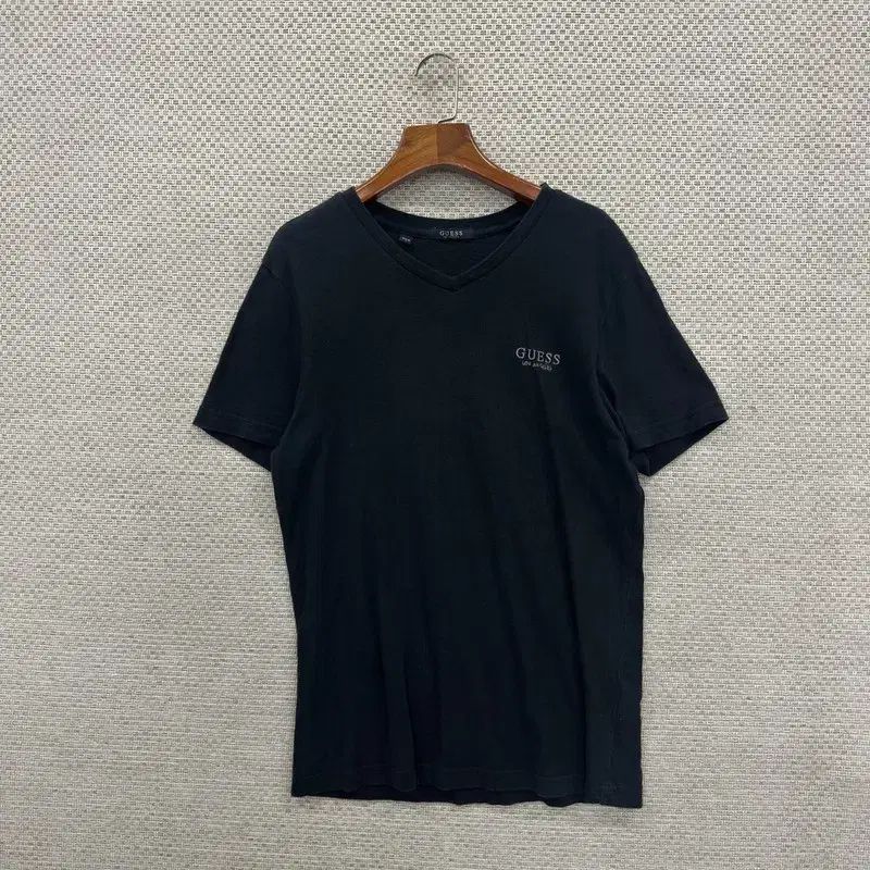 GUESS(ゲス) カジュアル 刺繍ロゴ Vネック 半袖Tシャツ 95 M01741