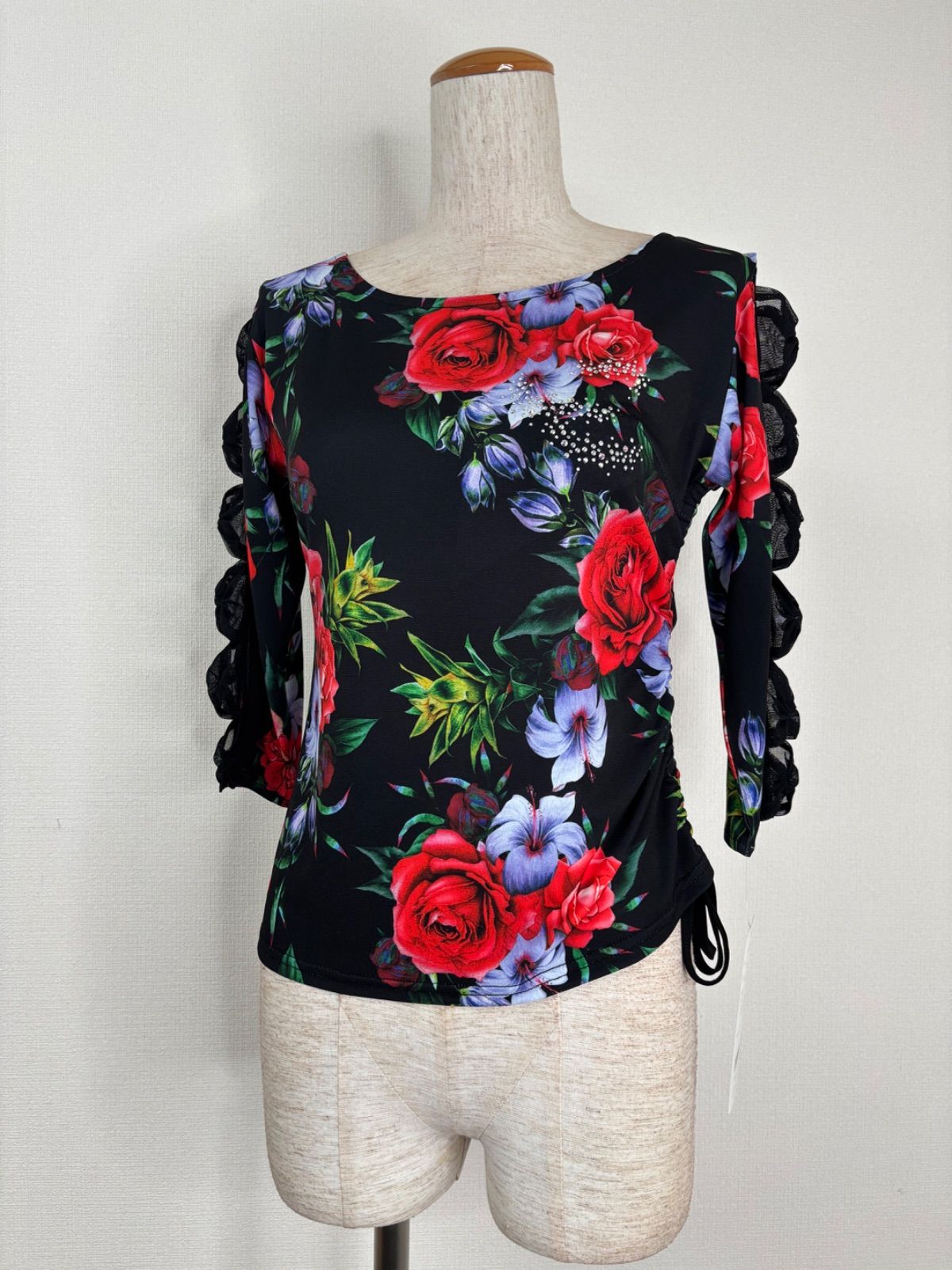 新品》社交ダンス 華やかバラ柄 キラキラストーン 袖リボンデザイン