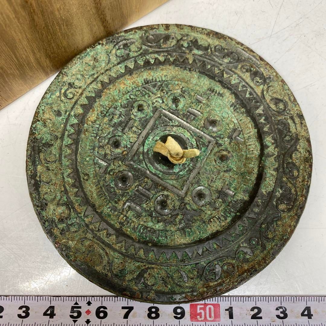 中国漢時代 本歌古銅 方格規短鏡 時代木箱付 重