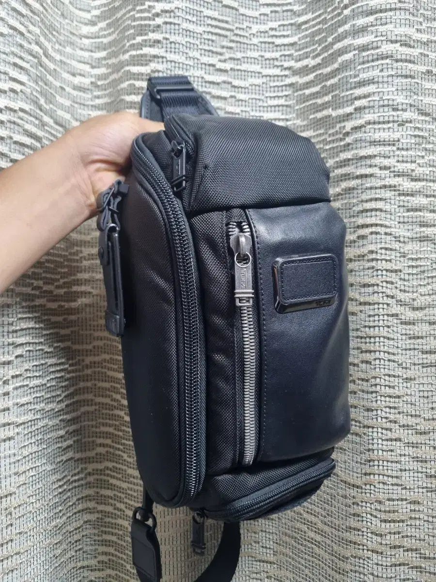 Ryu コンパクトショルダーバッグKD HOOK SHOULDER BAG(S) 革 バッグ