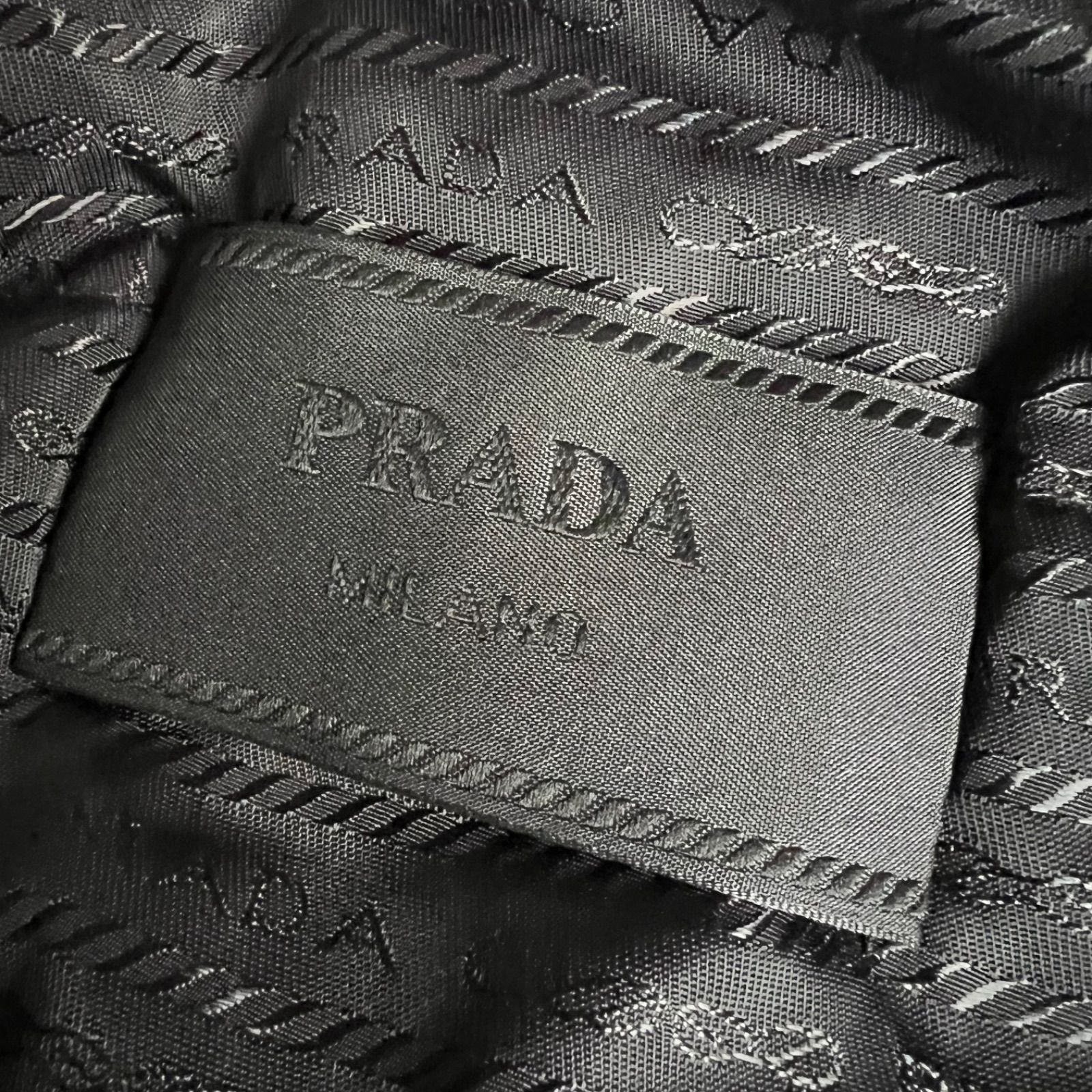 PRADA プラダ RE-NYLON クロップド ナイロンダウンジャケット