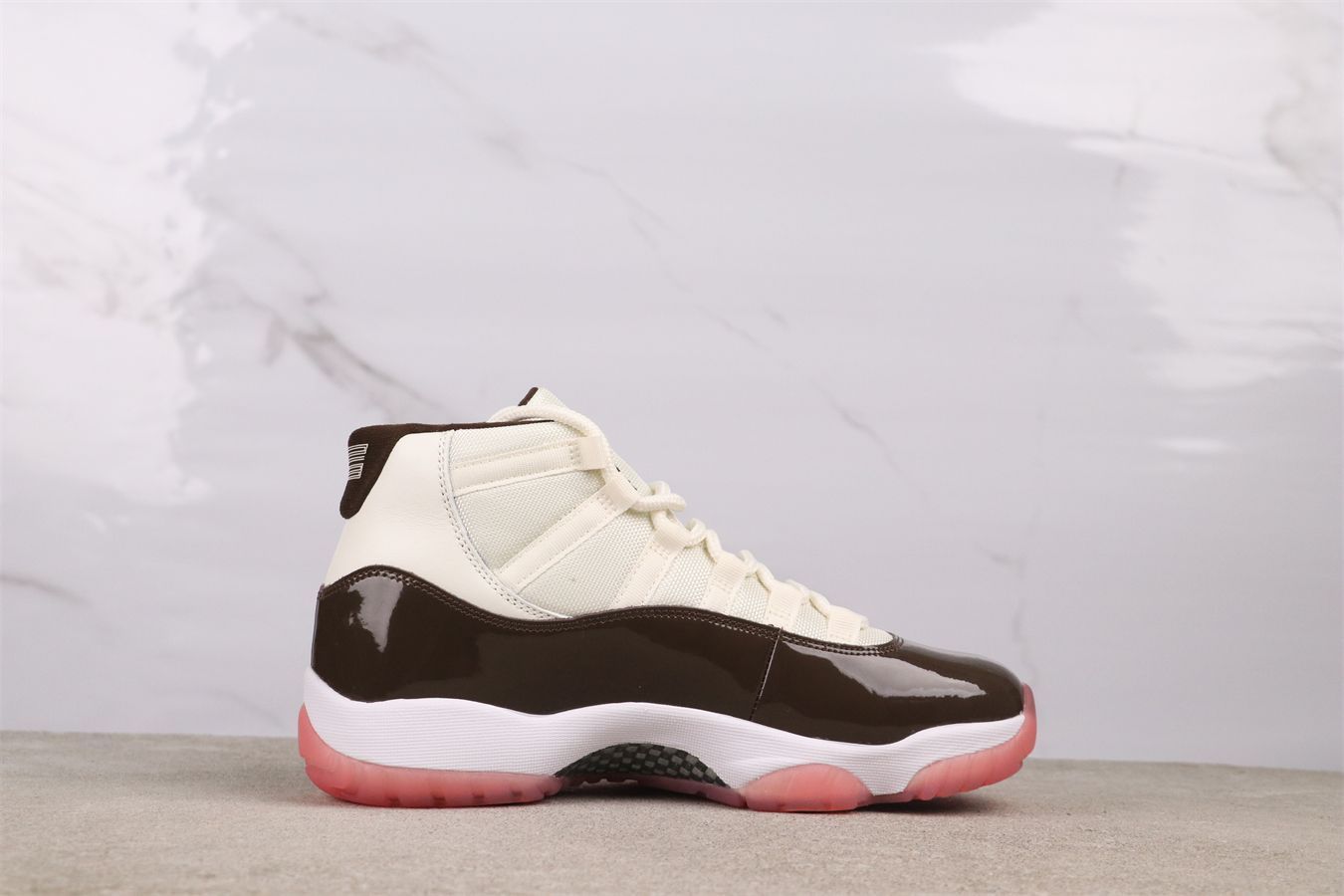 今日 Jordanエアジョーダン aj11 AJ11 エアジョーダン11 CT8012-126 褐ピンク