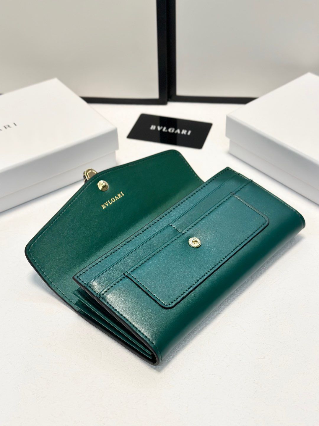 BVLGARI グリーンレザー 長財布 BVLGARI 【中古】BVLGARI 二つ折り長財布 レザー ターコイズ
