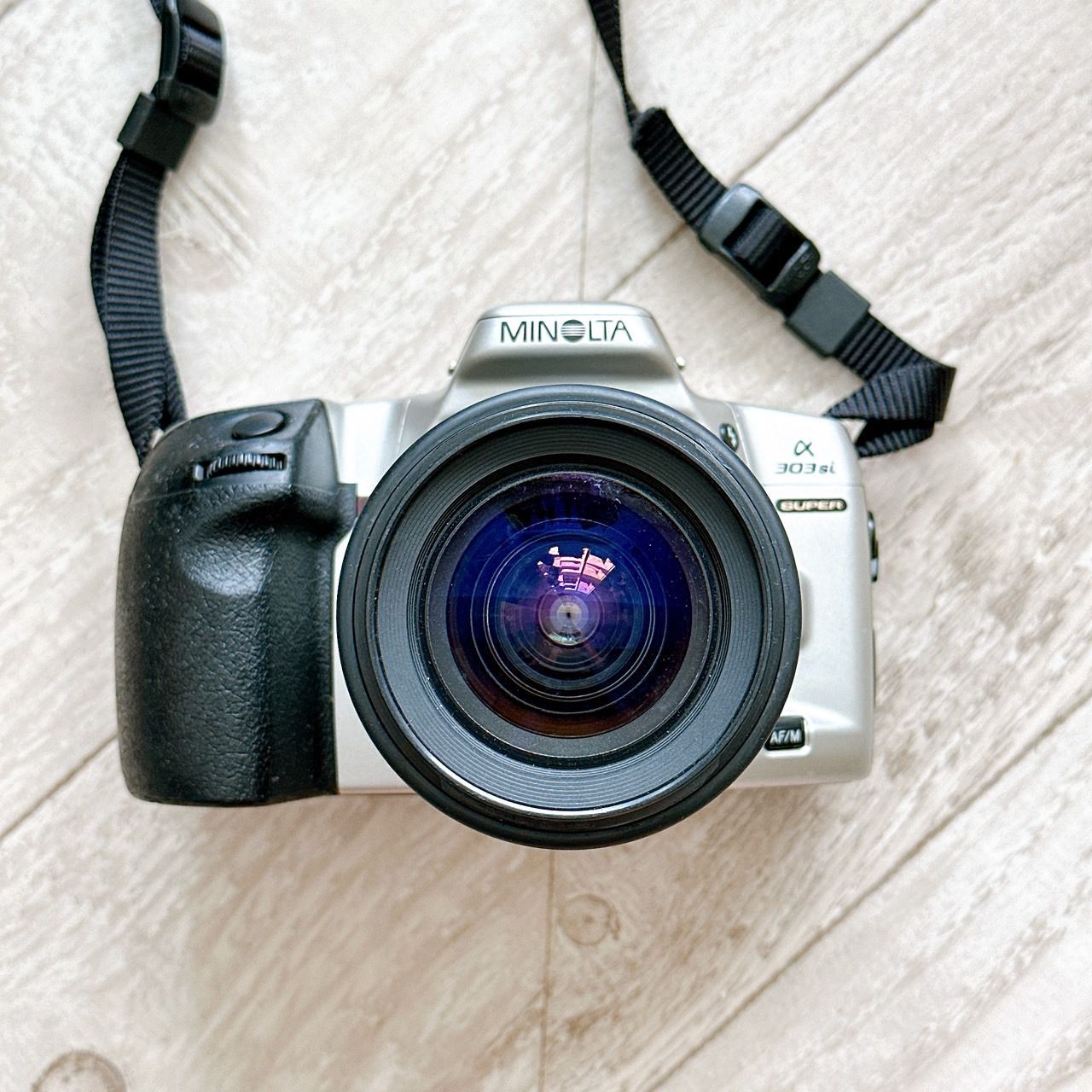 カメラ MINOLTA α303si 一眼レフカメラセット(ケース、望遠レンズ付き)