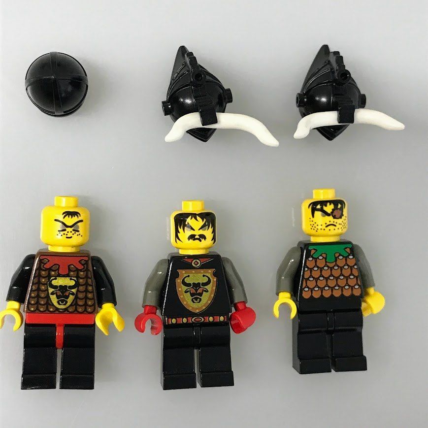 希少 レゴ お城シリーズ ミニフィグ 騎士・兵士 武器・馬付 正規品