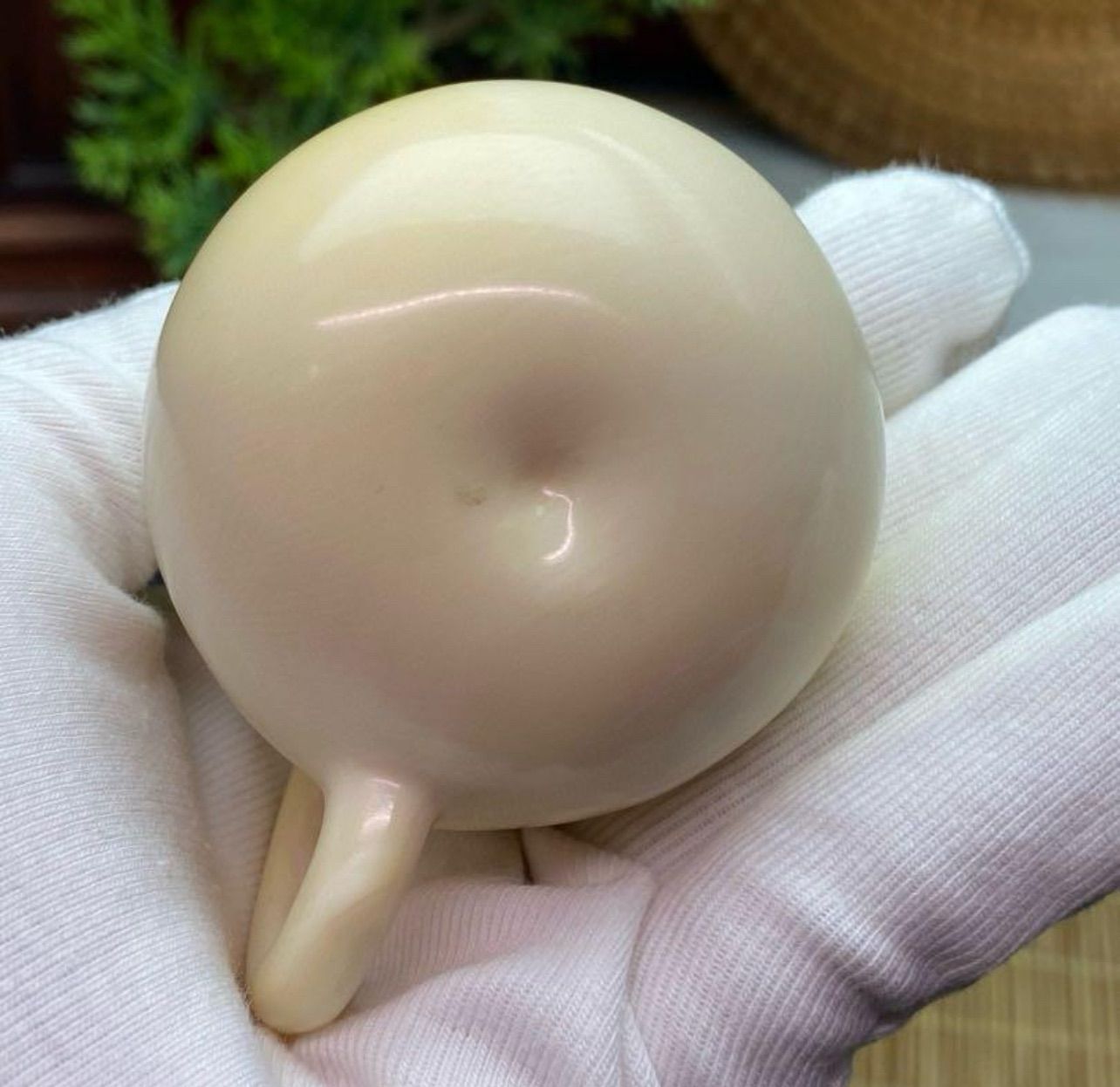 天然マンモス牙美しい手作り彫刻　1ポットの置物　握り物 天然マンモス牙美しい手作り彫刻1ポットの置物握り物