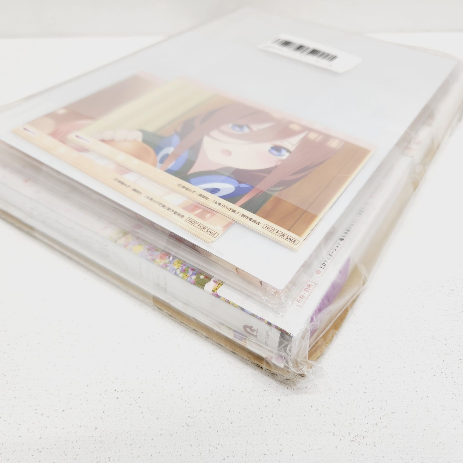 B5サイズアクリルスタンド＆場面写L判ブロマイド5枚セット