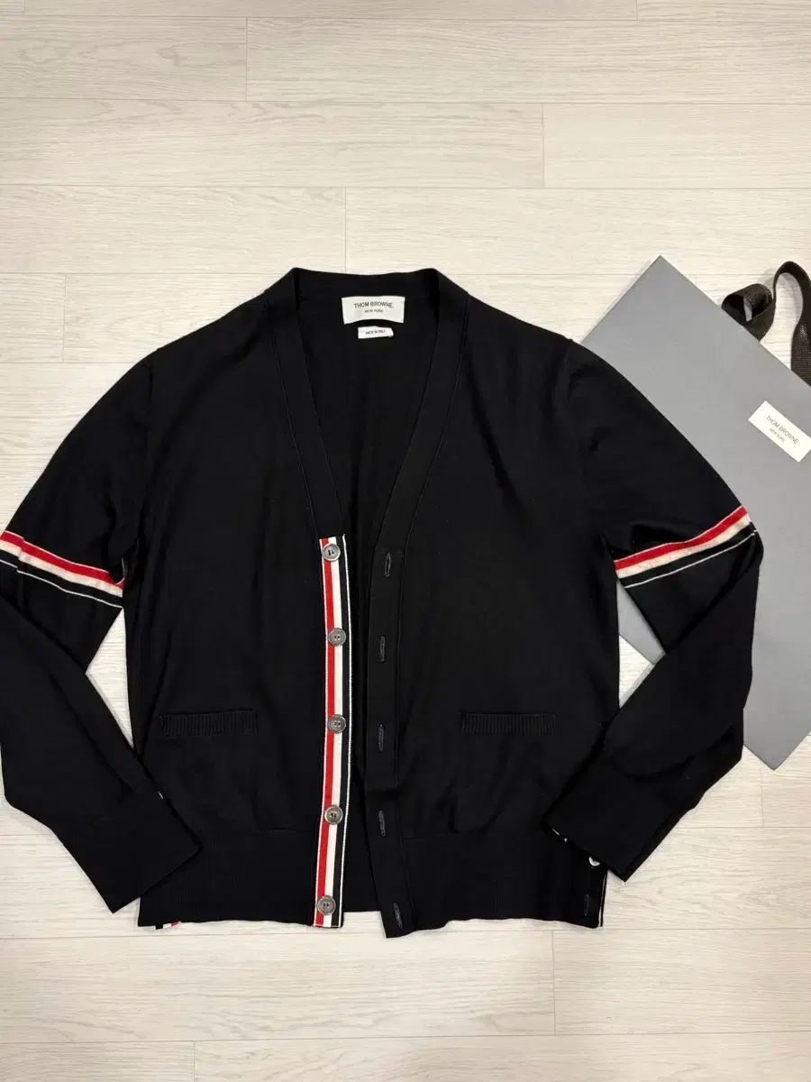 トム ブラウン アームバンド ウール カーディガン 2 95